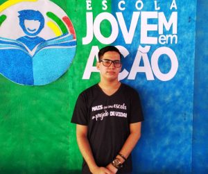 Foto-2-Aluno-Lindomar-do-CEM-Oquerlina-Torres-300x251