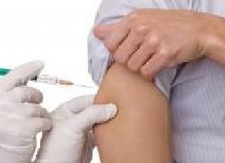 Secretaria de Saúde promove ação de vacinação para caminhoneiros no posto da PRF em Gurupi