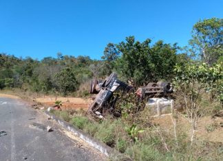Motorista de caminhão morre em capotamento após passar pela curva do ‘S’ na TO-210