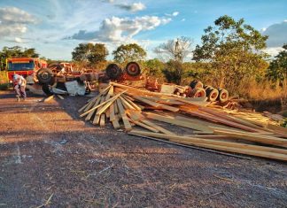 Três vítimas de capotamento são socorridas com vida por bombeiros militares em Colinas do Tocantins