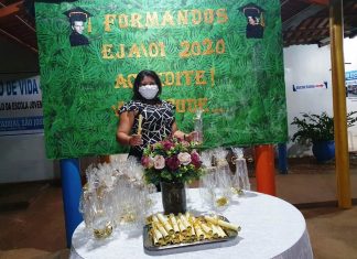 Concluintes da EJA do Colégio Estadual São José têm formatura Drive Thru