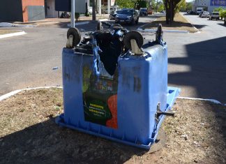 Contêineres são destruídos com fogo no Centro de Palmas
