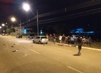 Motorista fica ferido após capotar caminhonete no centro de Palmas