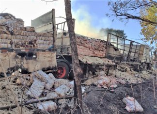 Fogo atinge carreta com carga de arroz na BR-153