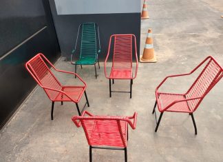 Reforma artesanal de cadeiras de fio leva trabalho e renda para pessoas privadas de liberdade na Unidade Penal de Pium