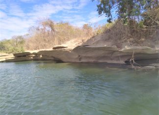 Taipas: bombeiros militares resgatam corpo da segunda vítima no Rio Palmeiras