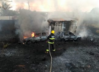 Incêndio atinge pátio de quartel da PM e destrói mais de 10 carros que estavam apreendidos