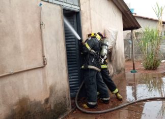 Bombeiros militares de Gurupi evitam destruição de residência extinguindo incêndio