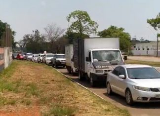 Profissionais da área de eventos fazem carreata pedindo reabertura em Palmas