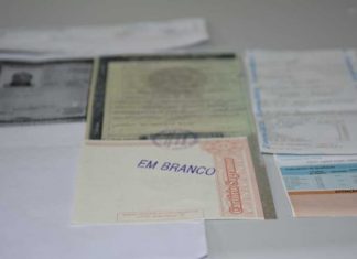 Servidor do Detran é preso suspeito de cobrar dinheiro de usuários para agilizar transferências de veículos