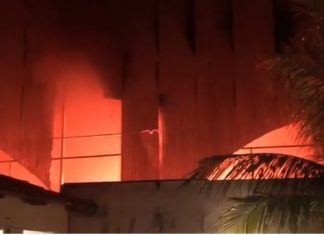 Incêndio destrói mesas e cadeiras em quadra poliesportiva de escola na região norte de Palmas