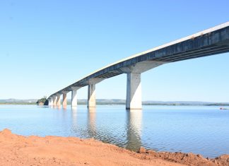 Governador Carlesse assina com BRB contrato de financiamento de R$ 149 milhões para nova ponte de Porto Nacional
