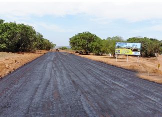 Em Gurupi, Governo do Tocantins inicia aplicação de material asfáltico no Trevo da Praia e população comemora