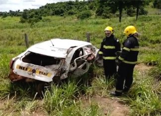 Taxista morre e fica preso às ferragens após carro e caminhão baterem de frente na TO-230