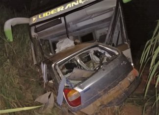 Em Barrolândia, corpo de motorista fica preso às ferragens, bombeiros militares realizam retirada