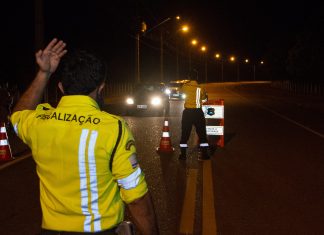 Motoristas por aplicativos dizem que taxas cobradas pela prefeitura podem inviabilizar serviços em Palmas