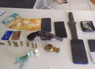 Homem é preso pela PM com veículo onde escondia arma de fogo, droga e celulares de procedência criminosa em Palmas