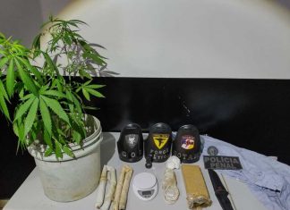 Homem é flagrado com drogas e explosivos após tentar retirar tornozeleira eletrônica