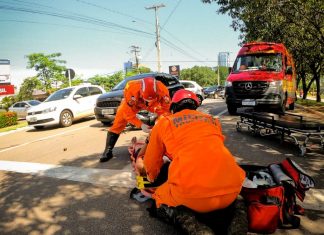 Duas mulheres são atendidas pelo CBMTO após colisão com moto