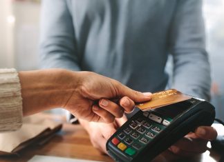 Lei que proíbe estabelecimentos de cobrarem valor mínimo em compras com cartões, é sancionada pelo Governo do Tocantins