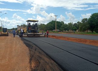 Avenida LO-13: faixa de duplicação começa a receber pavimento asfáltico