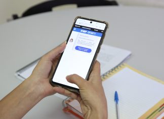 Professora da rede estadual de ensino comemora resultados de estudantes na redação do Enem 2020