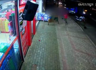 Vídeo mostra mulher lutando com criminosos para evitar roubo de moto na região sul de Palmas