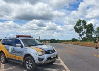 Polícias fazem buscas por suspeitos de matar motociclista em frente a viatura da PM e fugir na TO-222