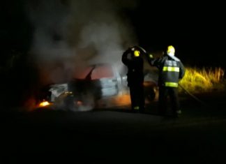 Motorista vê fumaça dentro de caminhonete e escapa momentos antes do veículo ser destruído por incêndio