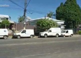 Ambulâncias sucateadas são deixadas em avenida atrás de hospital em Gurupi