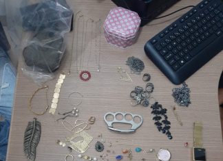 Eletricista é preso suspeito de roubar R$ 80 mil em joias de idosas e polícia diz que ele escolhia alvos durante os serviços