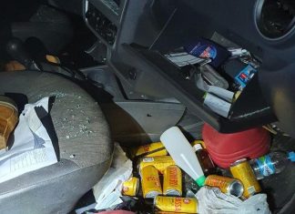 PRF encontra latas de cerveja em carro após motorista invadir a contramão e bater em dois veículos