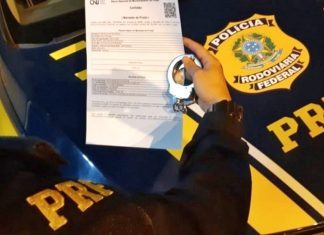 Foragido por homicídio é preso após PRF parar carro por ultrapassagem indevida na BR-153