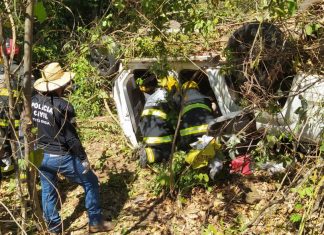 Mãe e filha morrem após caminhonete capotar na BR-153 em Paraíso do Tocantins