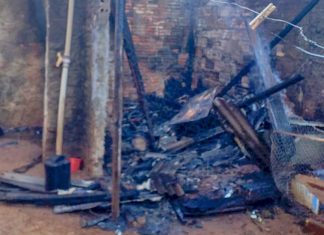 Morador esquece brasas no fogão a lenha e encontra bombeiros apagando incêndio ao voltar para casa