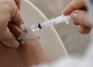 Palmas abre 12 unidades de saúde neste sábado (7) e começa a vacinar moradores de 30 anos; Veja locais
