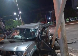 Caminhonetes se chocam durante acidente em cruzamento da avenida Teotônio Segurado em Palmas
