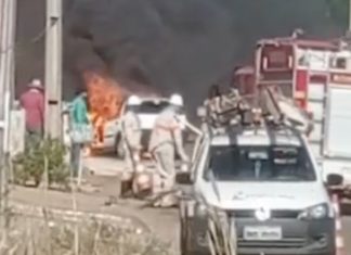 Vídeo mostra carro sendo destruído por incêndio momentos após motorista sair de casa, em Paraíso do Tocantins