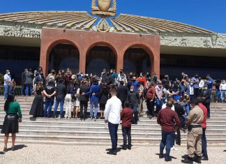Governo do Tocantins promove aglomeração durante evento para entrega de viaturas e armas