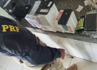 Carregamento de celulares avaliado em R$ 25 mil é apreendido pela PRF em ônibus