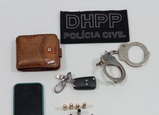Polícia encontra arma e par de algemas com foragido por assassinato que fingia ser policial em Palmas