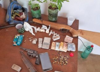 Polícia prende homem suspeito por tráfico de drogas, maus-tratos a animais e posse ilegal de armas