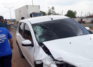 Homem morre após moto ser atingida por carro na BR-153 em Araguaína