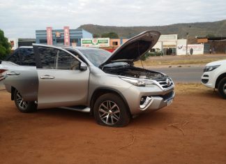 Polícia prende suspeitos de furtar caminhonetes de luxo após atirar em pneus durante perseguição