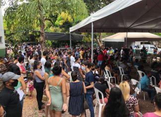 Moradores de Paraíso aproveitam feriado e fazem fila para receber vacina contra Covid-19