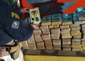 PRF encontra quase 83 kg de pasta base de cocaína em lataria de carro; Droga é avaliada em R$ 10 milhões