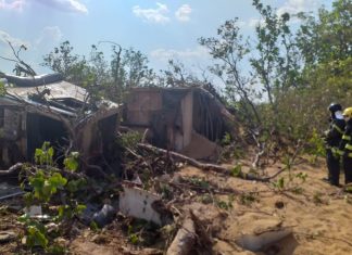 Motorista fica ferido após caminhão capotar na TO-481 em Dueré