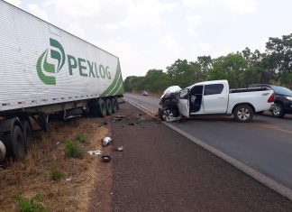 Acidente entre três veículos deixa feridos na BR-153