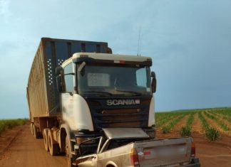 Mecânicos morrem após batida entre veículos em estrada vicinal; corpos ficaram presos às ferragens