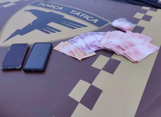 Polícia encontra mais de R$ 700 em notas falsas dentro de caixa de celular